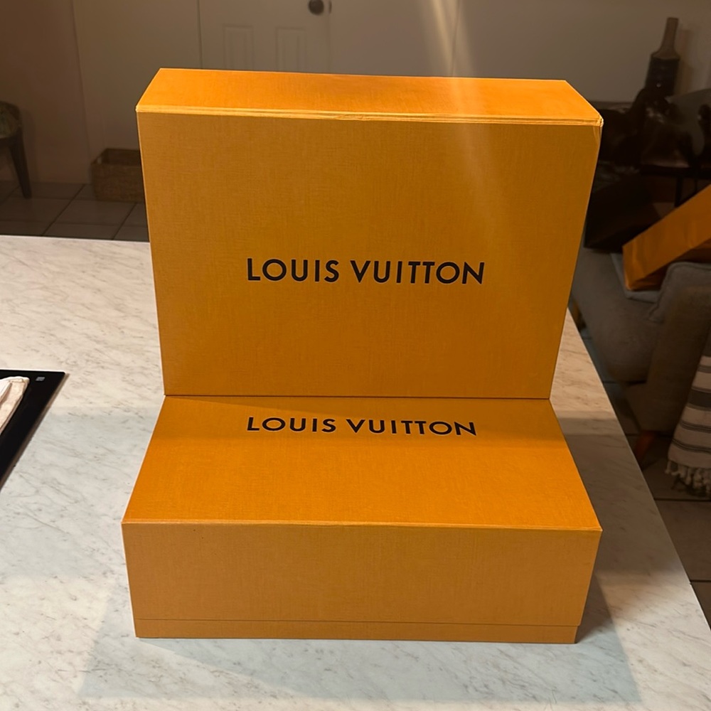 2 LOUIS VITTON MAGNETIC BOX FOR SALEEEE$$$$$$$$35 $35each 🔥🧡🔥🧡🔥🧡🧡